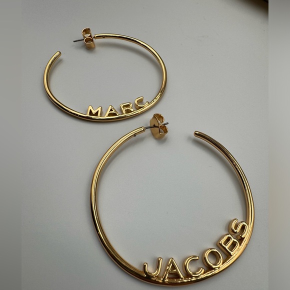 🆕 MARC JACOBS 🧿 NWOT Gold 'The Monogram Hoop' Oversize Earrings - Picture 10 of 15